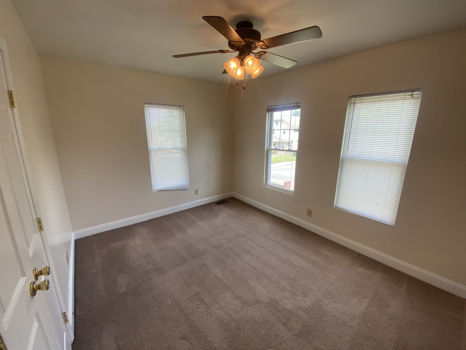 bedroom at 91-93 W. Northwood Ave