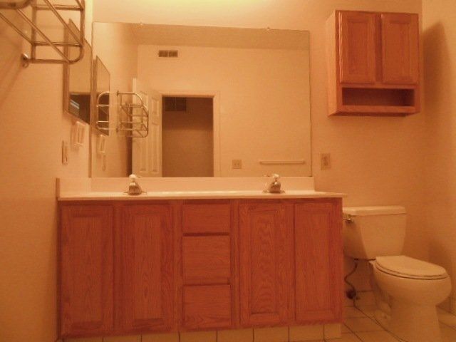 93 E. 15th Ave. Apt. D - Bathroom 04