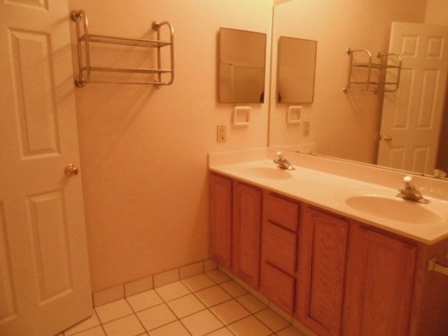 93 E. 15th Ave. Apt. D - Bathroom 03