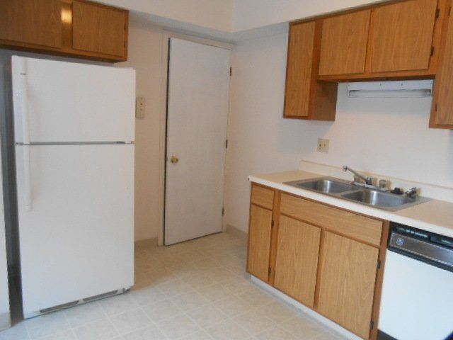1417 - 1423 Hunter kitchen 4