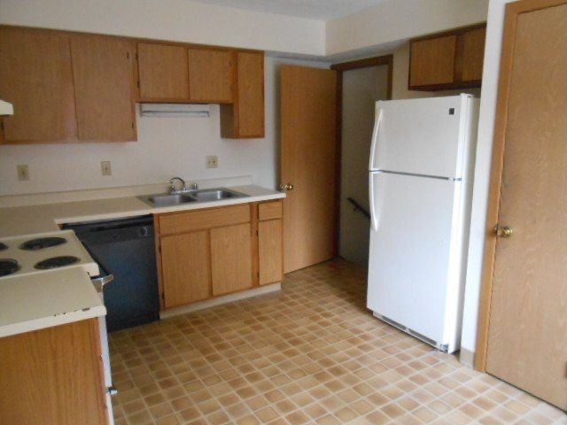 1417 - 1423 Hunter kitchen 2