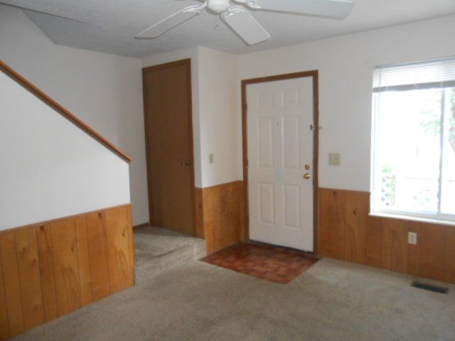 1417 - 1423 Hunter living room