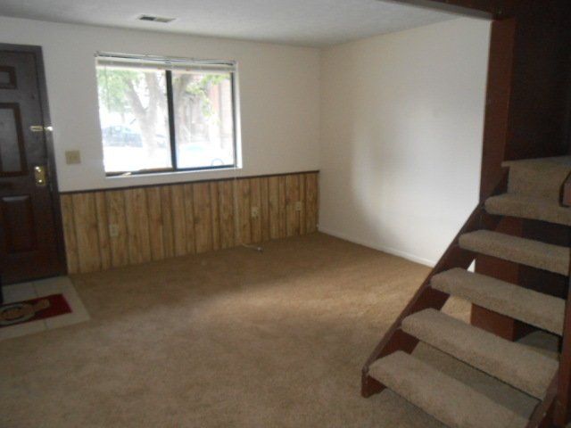 1556 - 1562 Hunter Ave bedroom