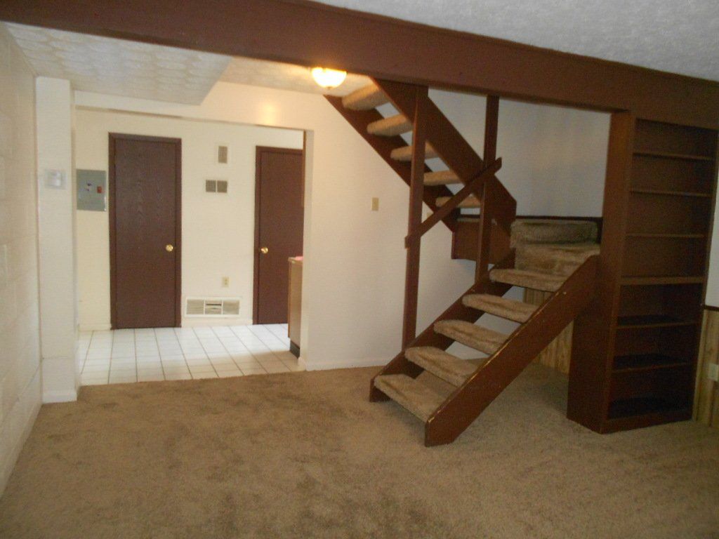 1556 - 1562 Hunter Ave stairs