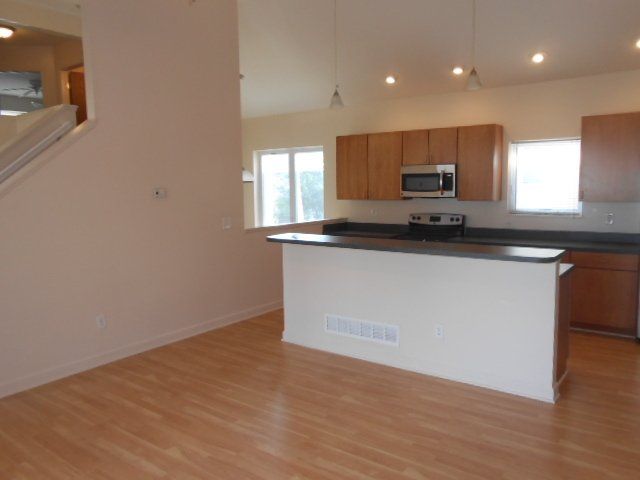 2471-2473 N. Wall St living room 3