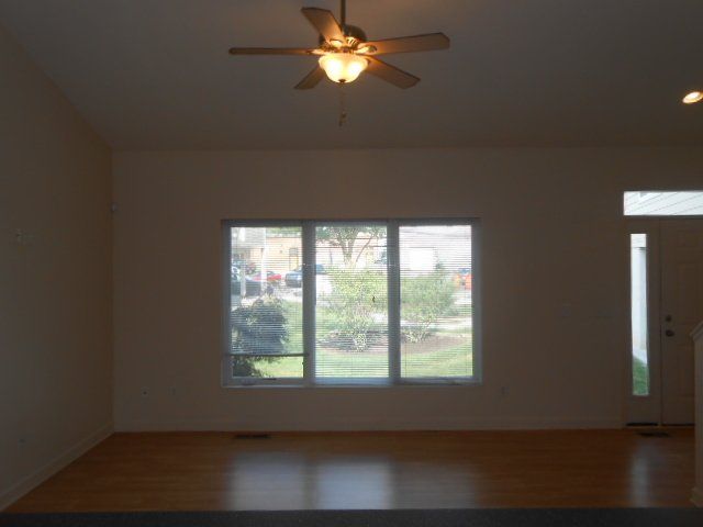 2471-2473 N. Wall St living room 2