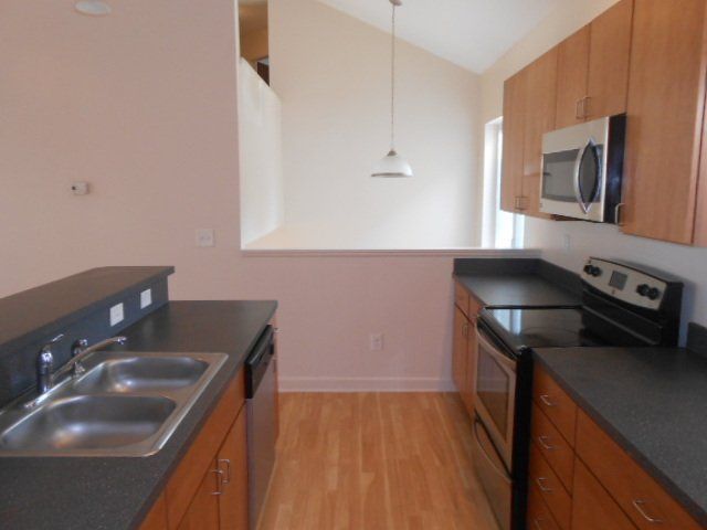 2471-2473 N. Wall St kitchen 2