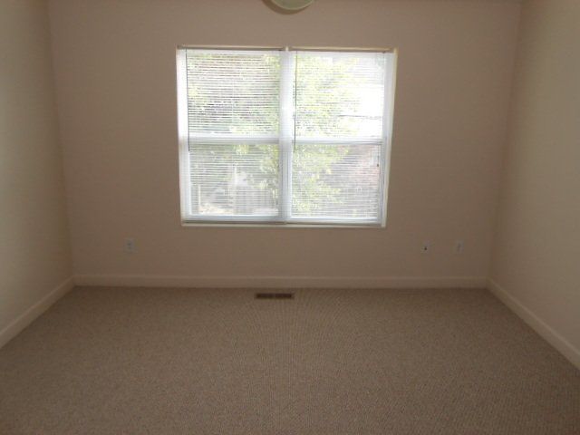 2471-2473 N. Wall St bedroom 6