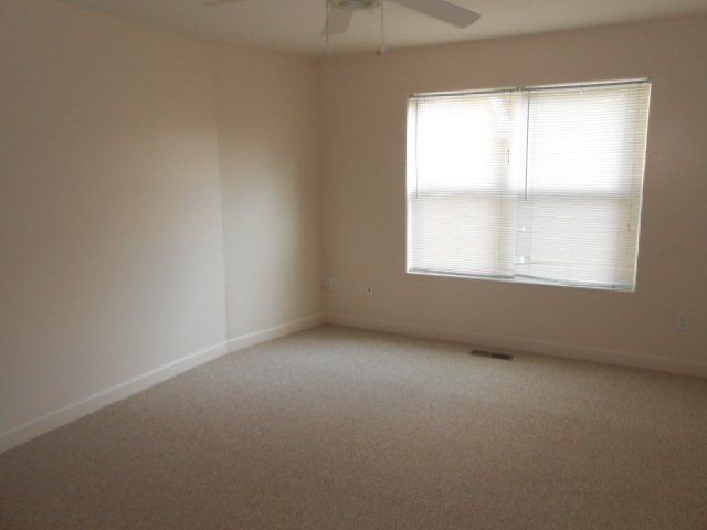 2471-2473 N. Wall St bedroom 5