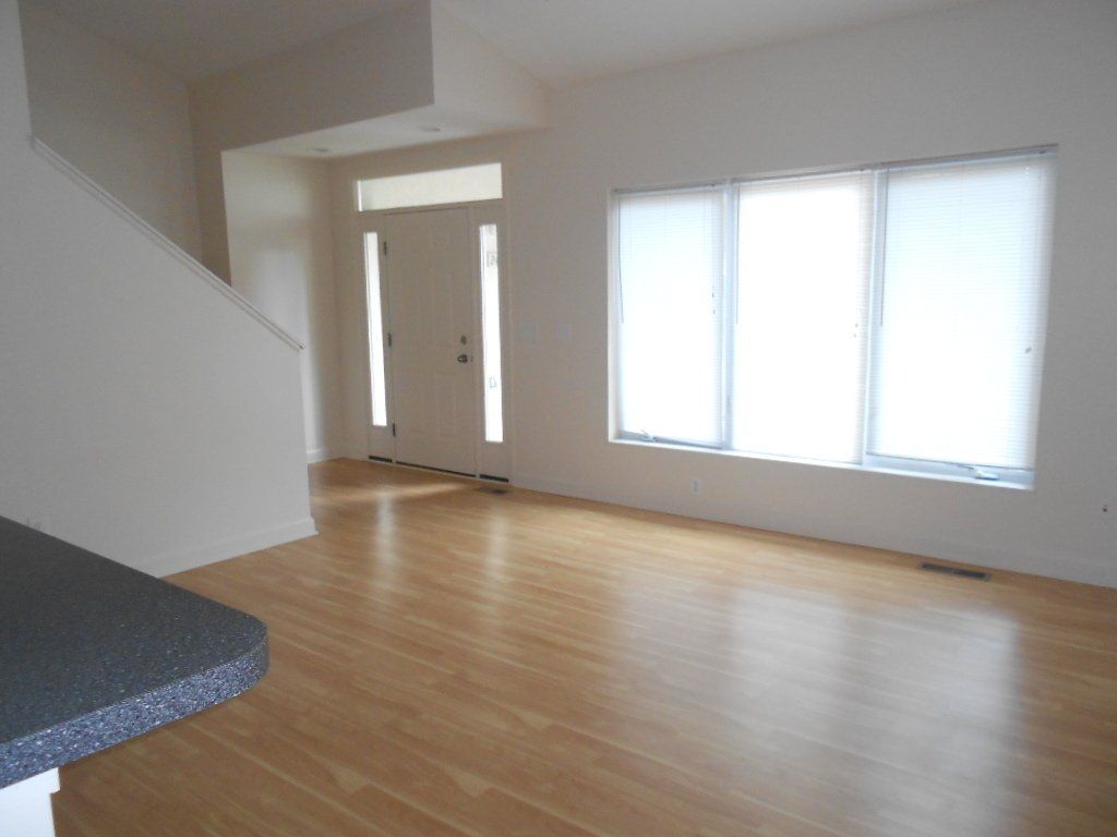 2471-2473 N. Wall St living room 1