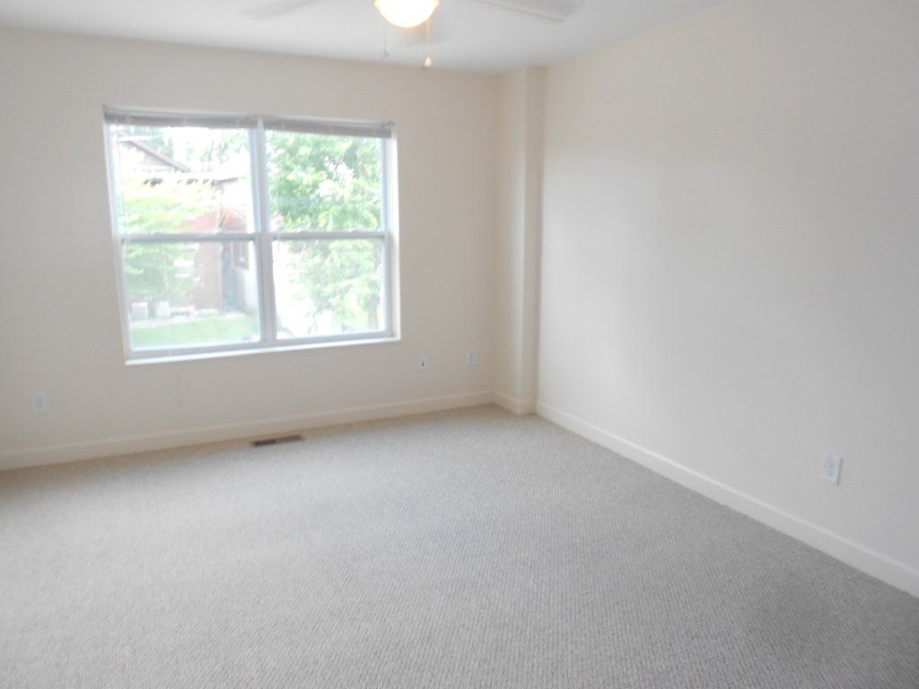 2471-2473 N. Wall St bedroom 3