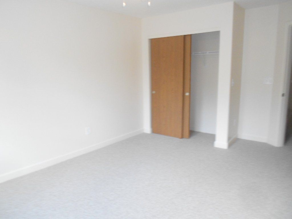 2471-2473 N. Wall St bedroom 2