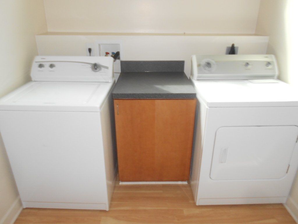 2471-2473 N. Wall St laundry