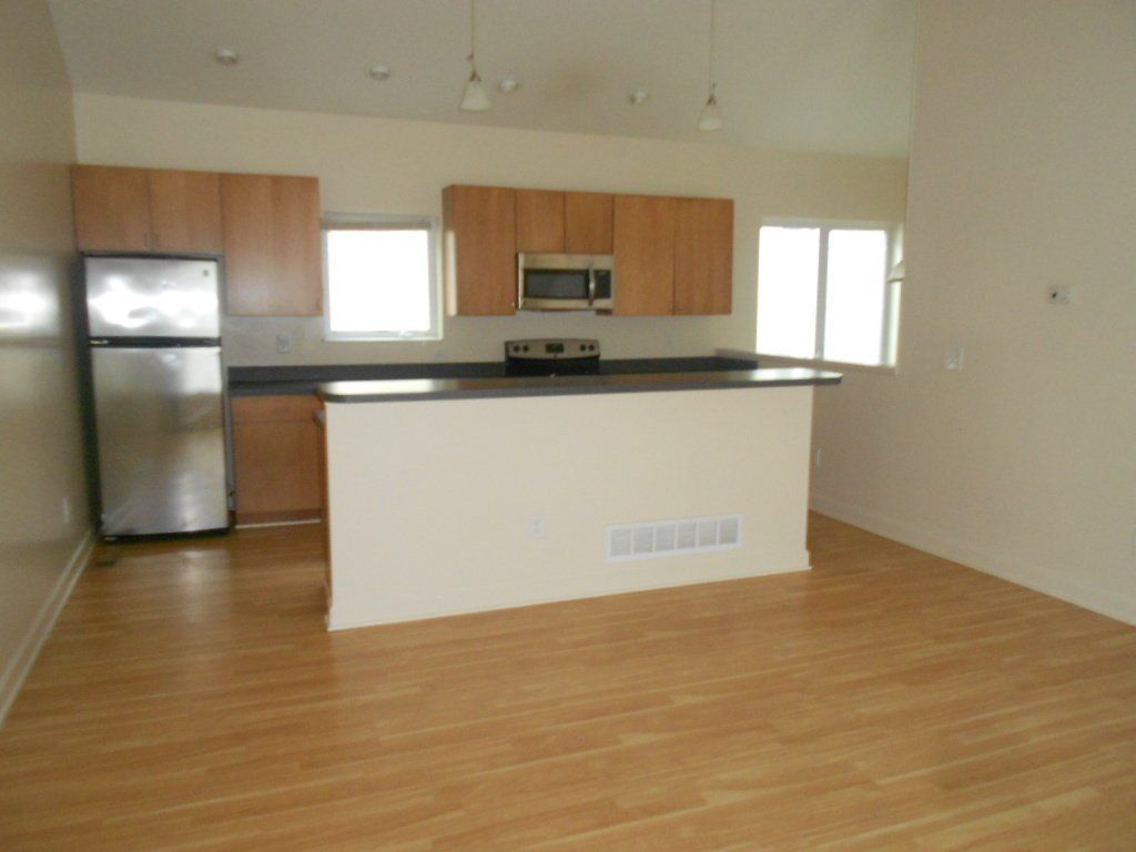 2471-2473 N. Wall St kitchen