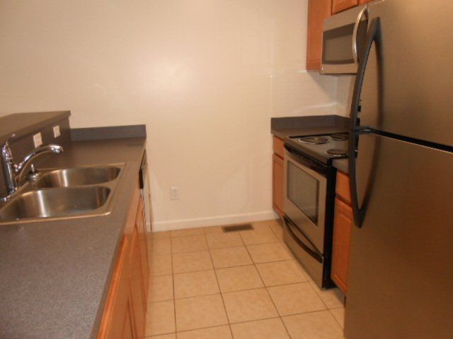 2474-2492 Neil Ave kitchen 3