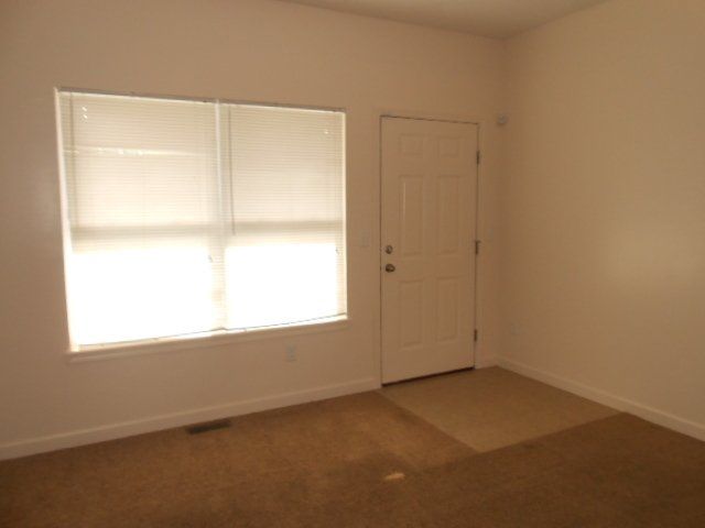 2474-2492 Neil Ave living room 6