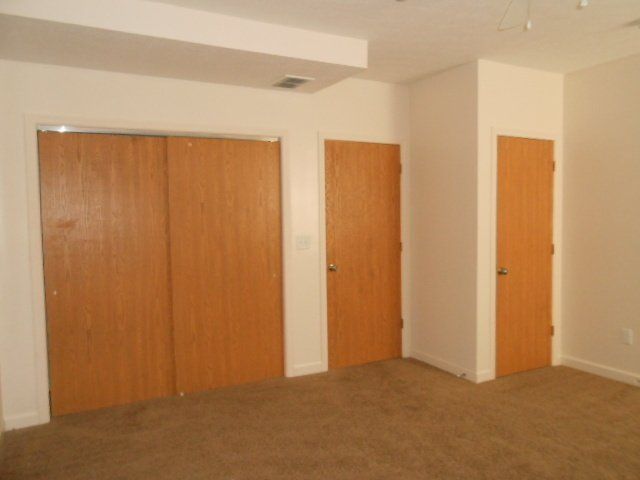 2474-2492 Neil Ave living room 4