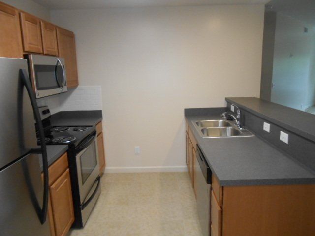 2492-2498 Neil Ave. - Kitchen 01