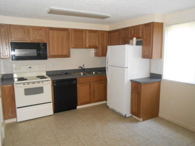 175 E. Norwich - Kitchen 04