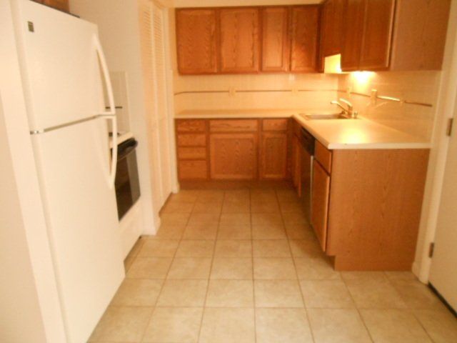393 E. 18th Ave. - Kitchen 06