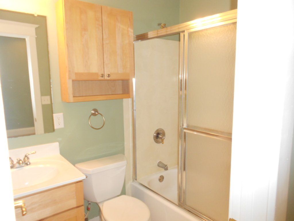 1694-1702 N. High St (1702) interior 15