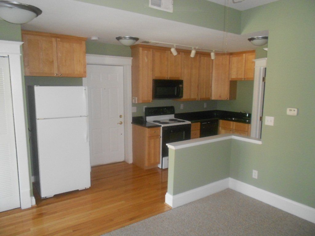 1694-1702 N. High St (1702) interior 14