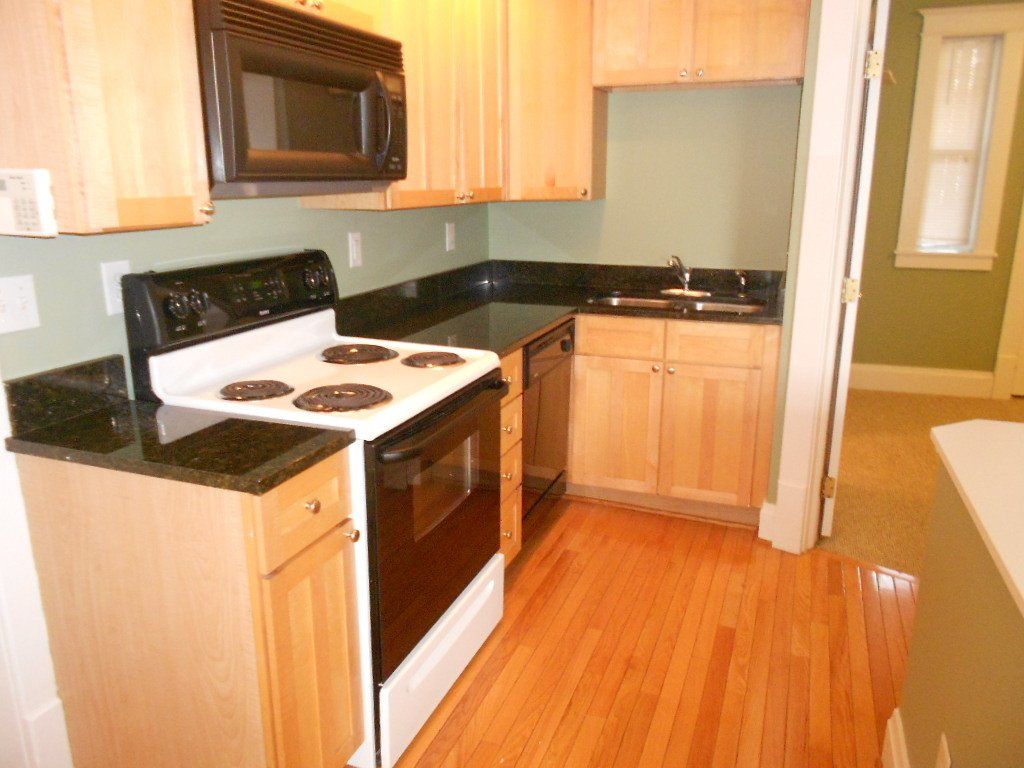 1694-1702 N. High St (1702) interior 13