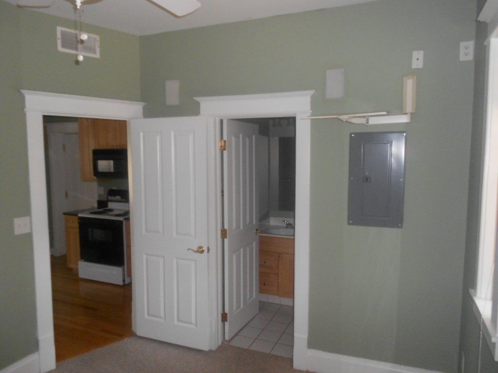 1694-1702 N. High St (1702) interior 16