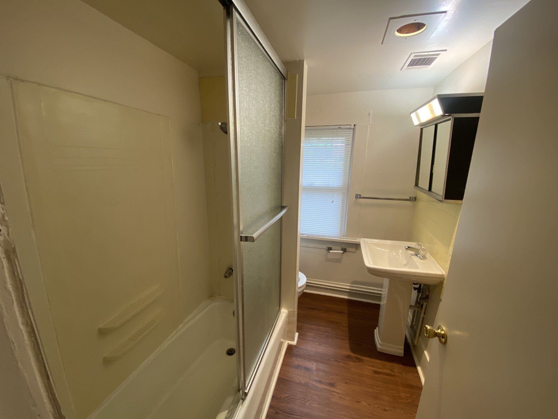 36 W. Northwood Ave. bathroom 2