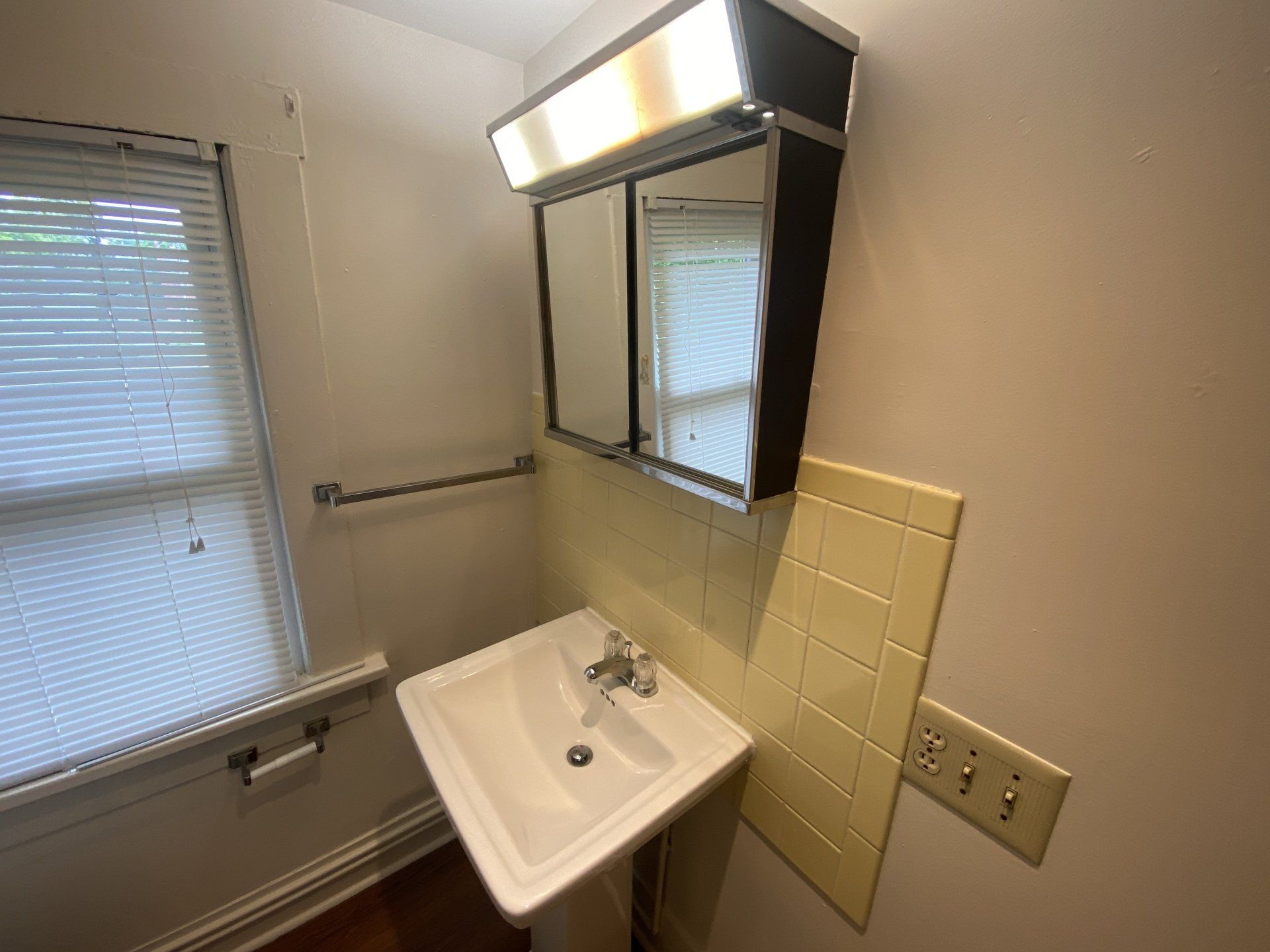 36 W. Northwood Ave. bathroom 3