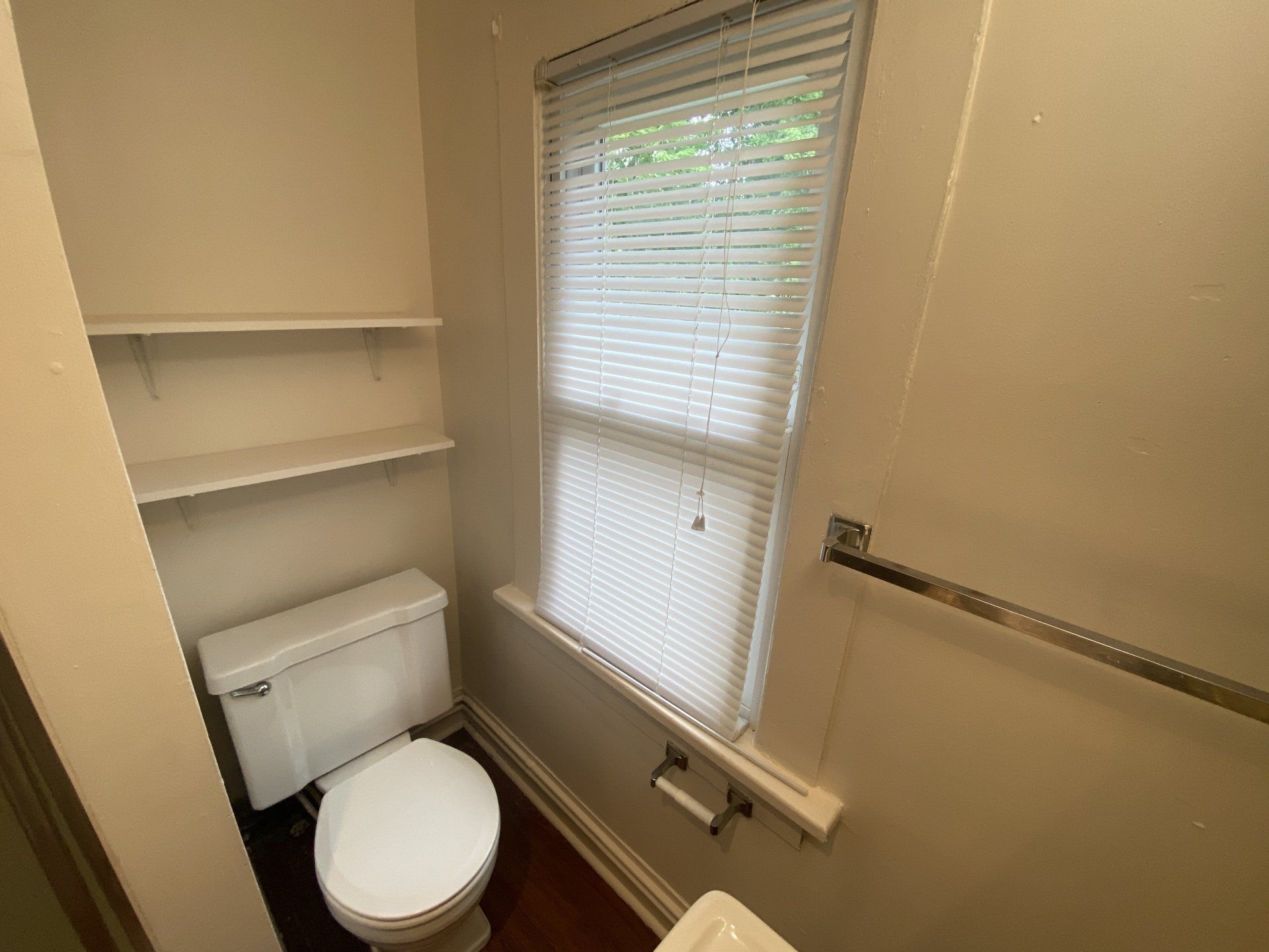 36 W. Northwood Ave. bathroom 1