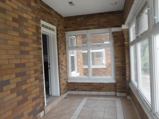 1694-1702 N. High St (1702) interior 1