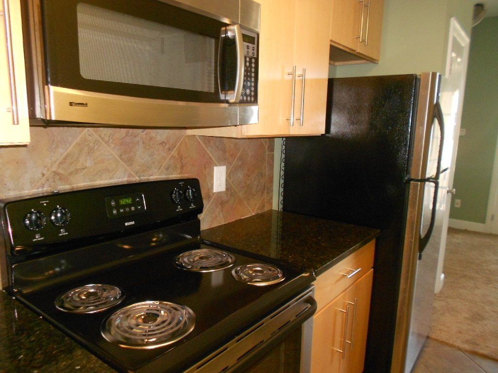 1694-1702 N. High St (1694) interior 8