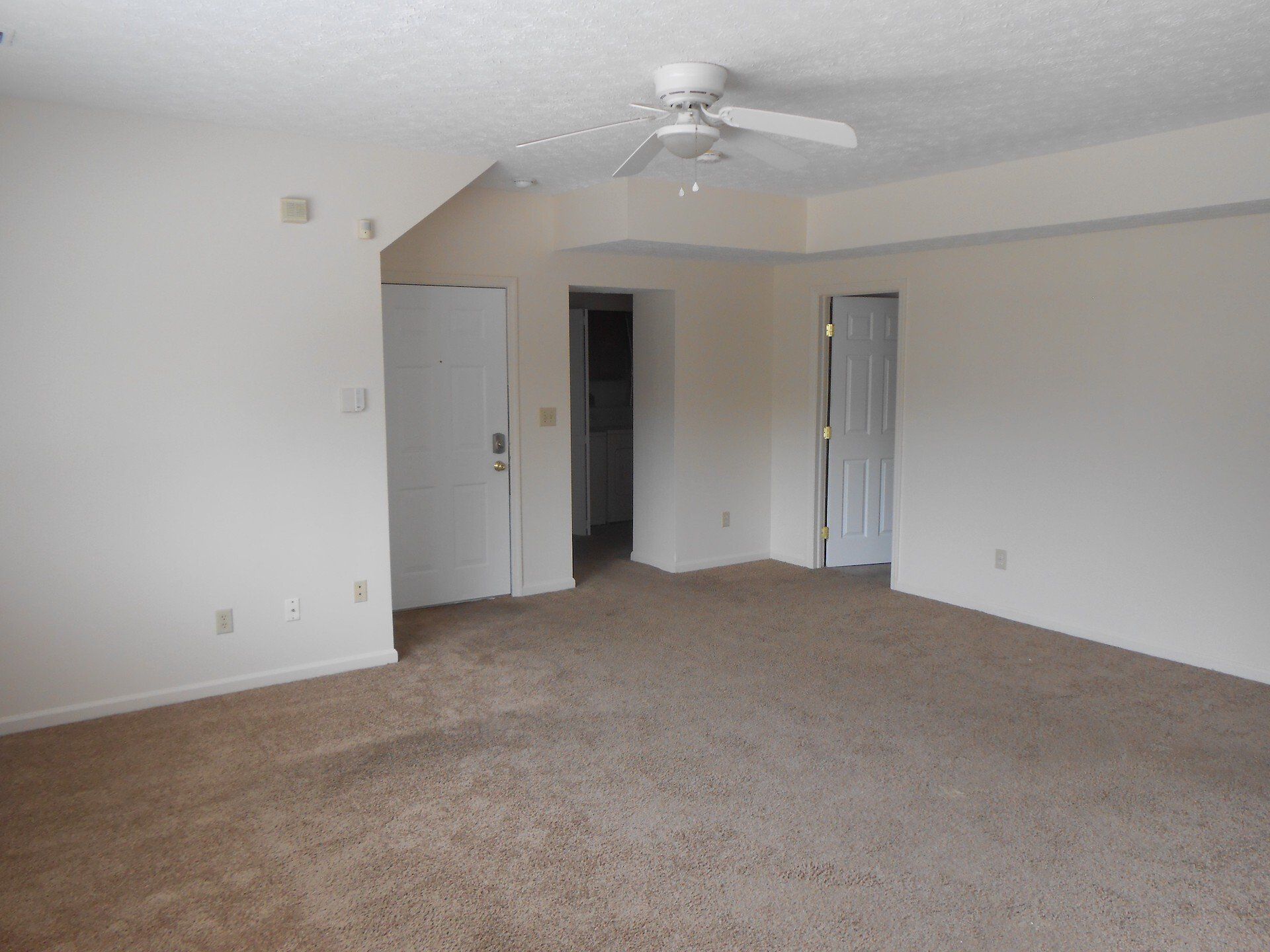 1968 Indianola Ave. Apt. C & Apt. D - Living Room 01