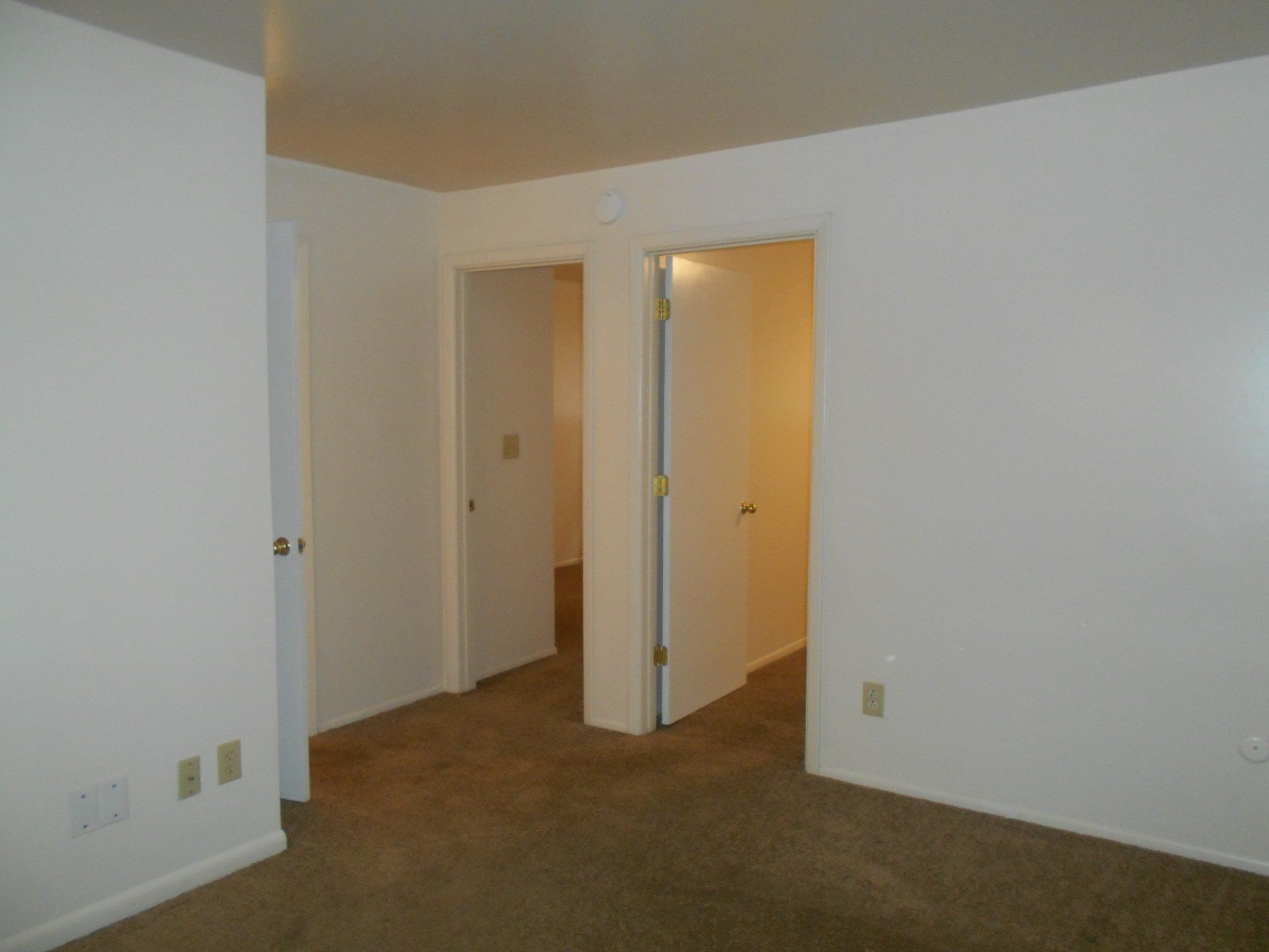 60 Chittenden - Living room 03