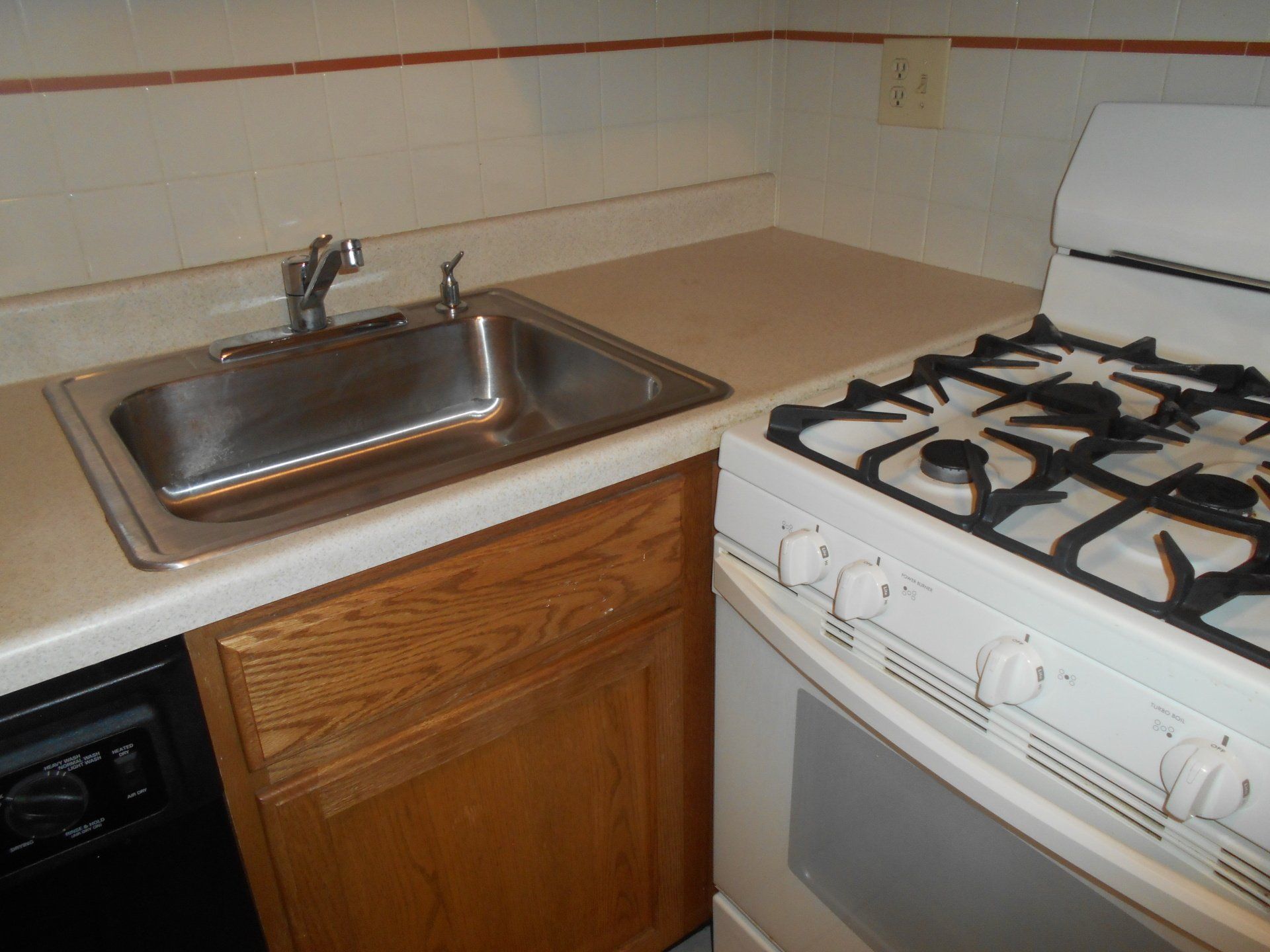 60 Chittenden - Kitchen 03