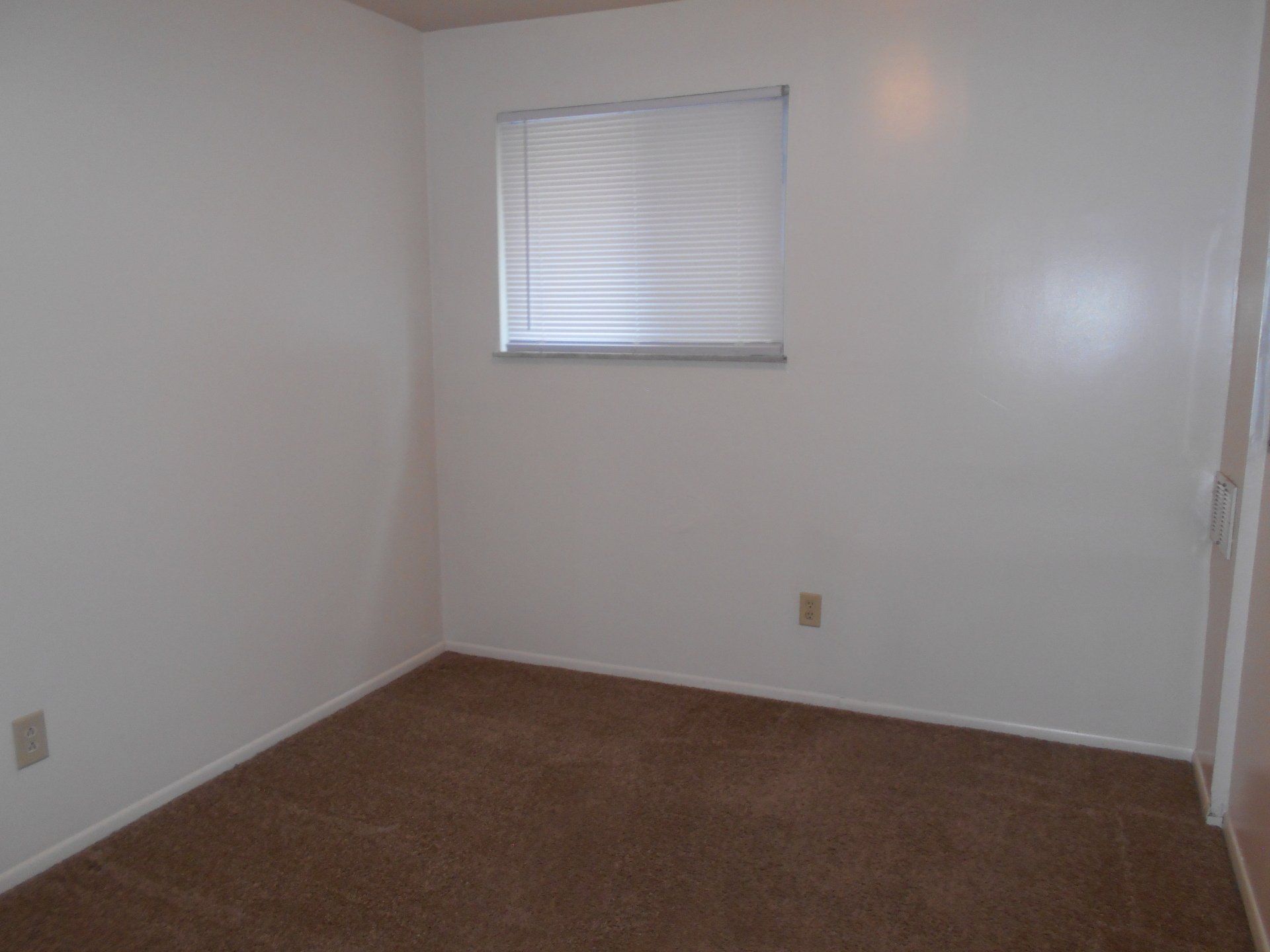 60 Chittenden - Living room