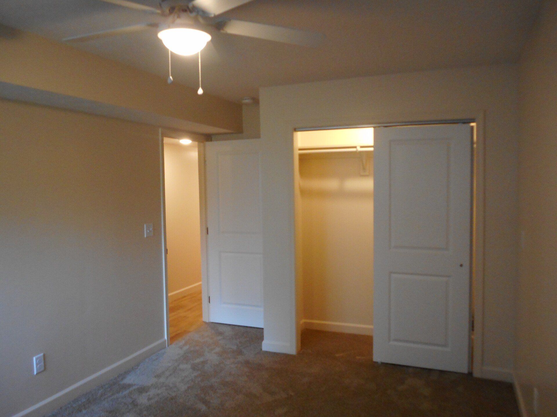 35 E. 12th Ave Apt. 1A bedroom