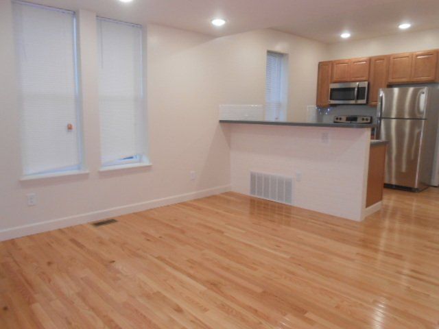 109 W. 8th Ave living room