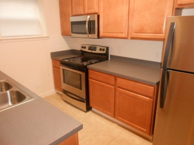 2357 Neil Ave. -Kitchen 03