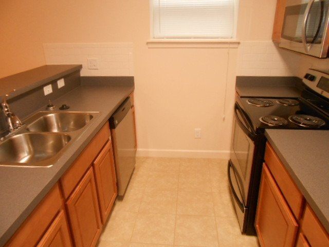 2357 Neil Ave. -Kitchen 02