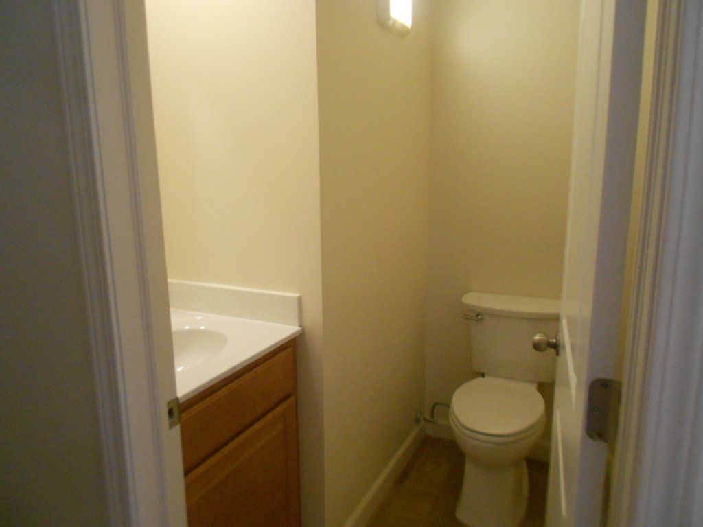 2241 Neil Ave. - Bathroom 01