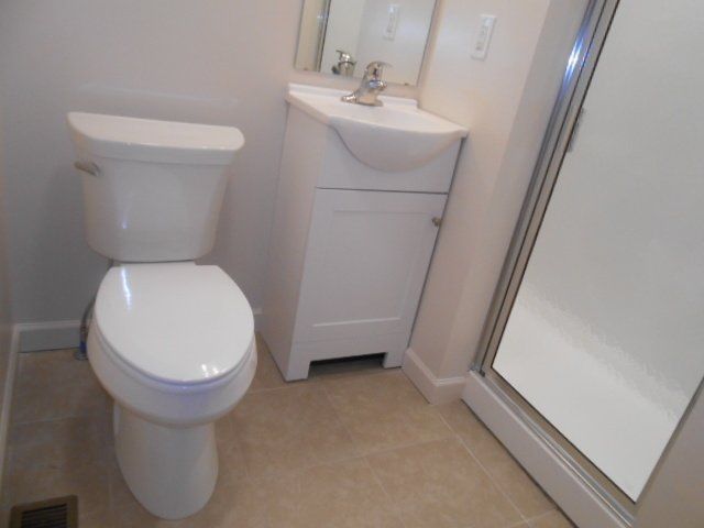 109 W. 8th Ave bathroom 2