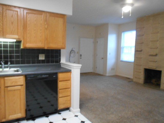 1968 Indianola Ave Apt A interior living room