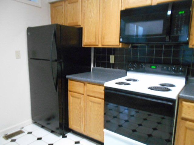 1968 Indianola Ave Apt A interior kitchen