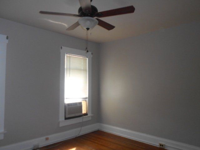 2307 1/2 -2309 1/2 N. High St. - Bedroom 06