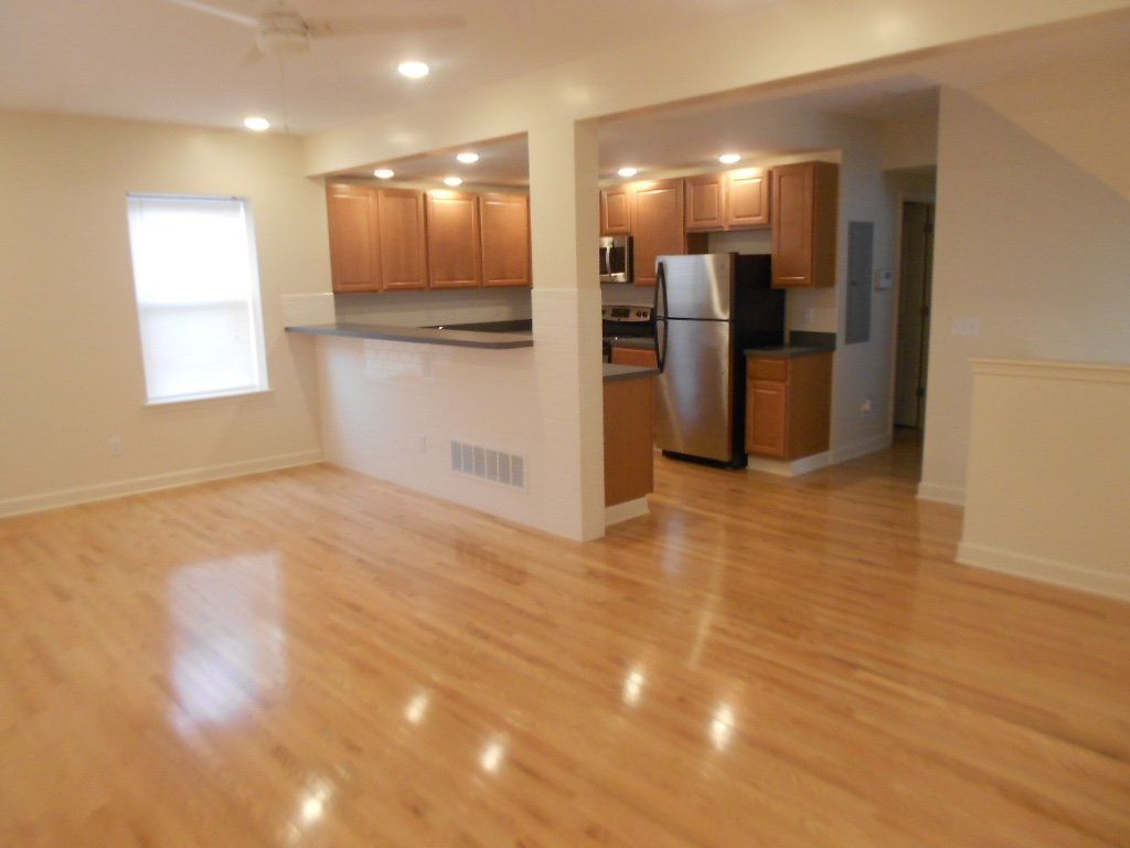 2239 Neil Ave. - Living Room 03