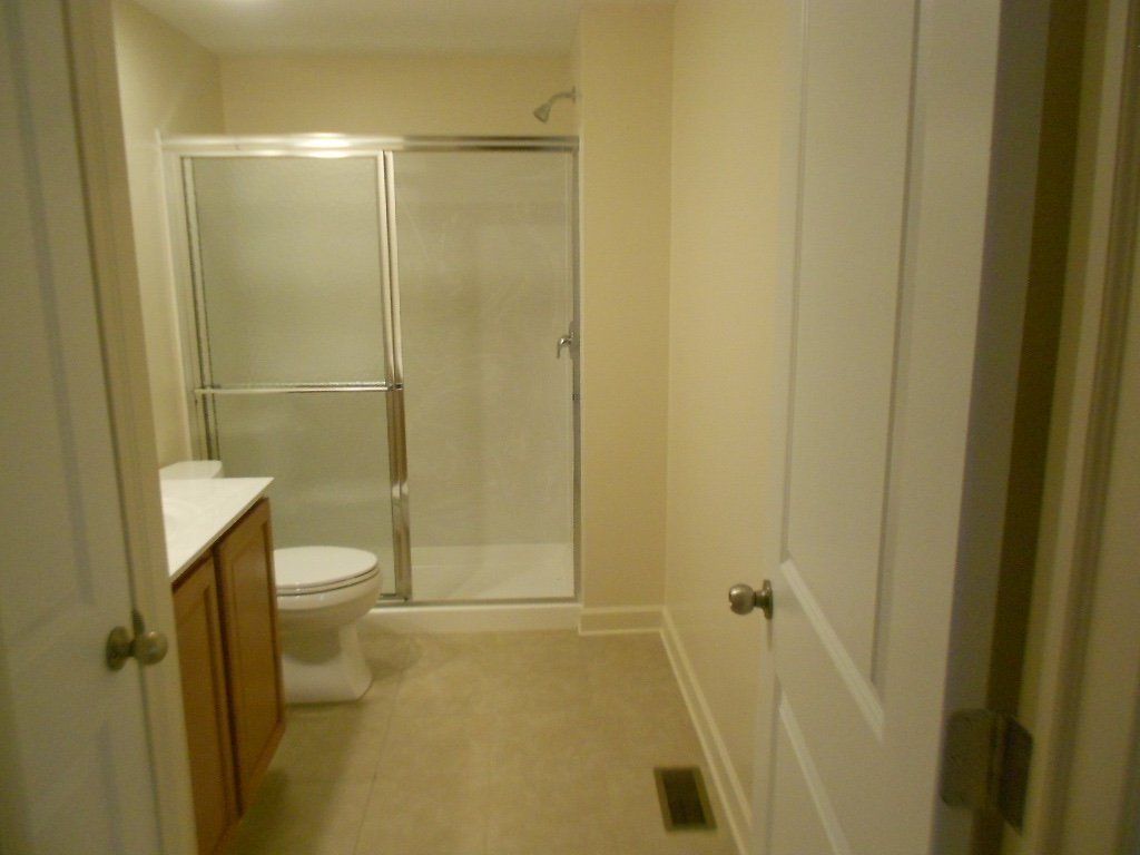 2239 Neil Ave. - Bathroom 03