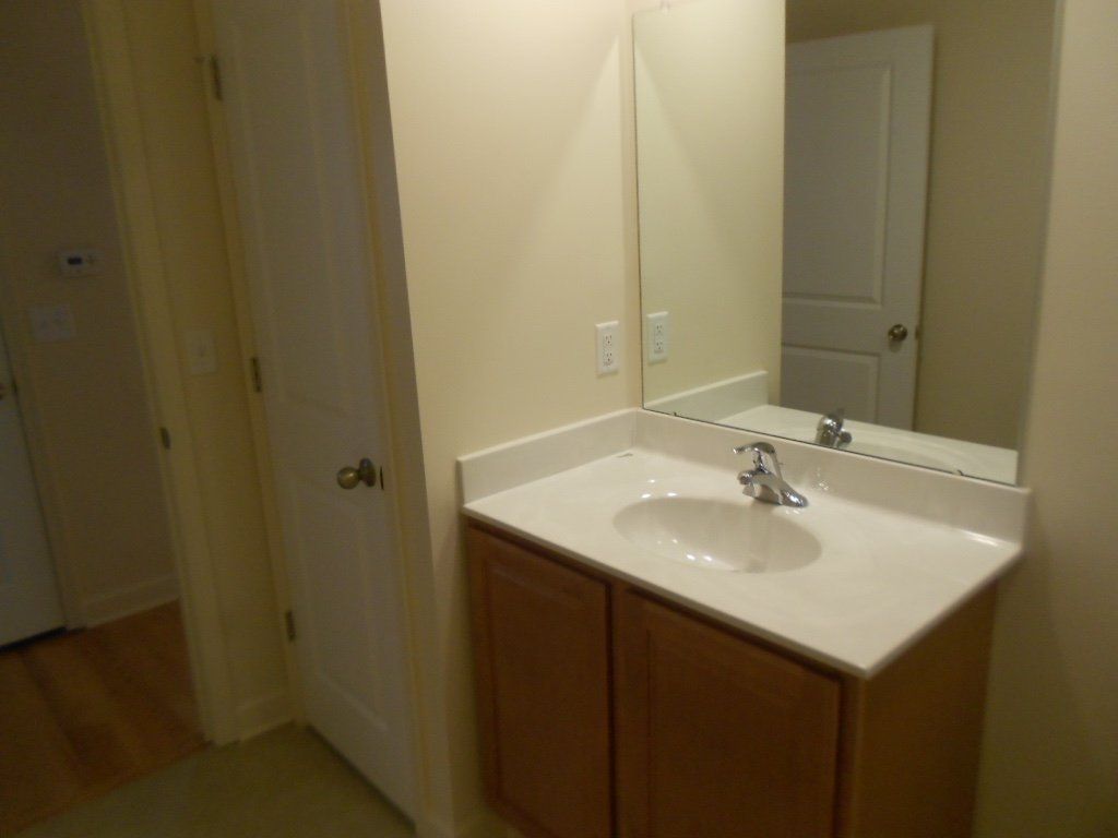 2239 Neil Ave. - Bathroom 01