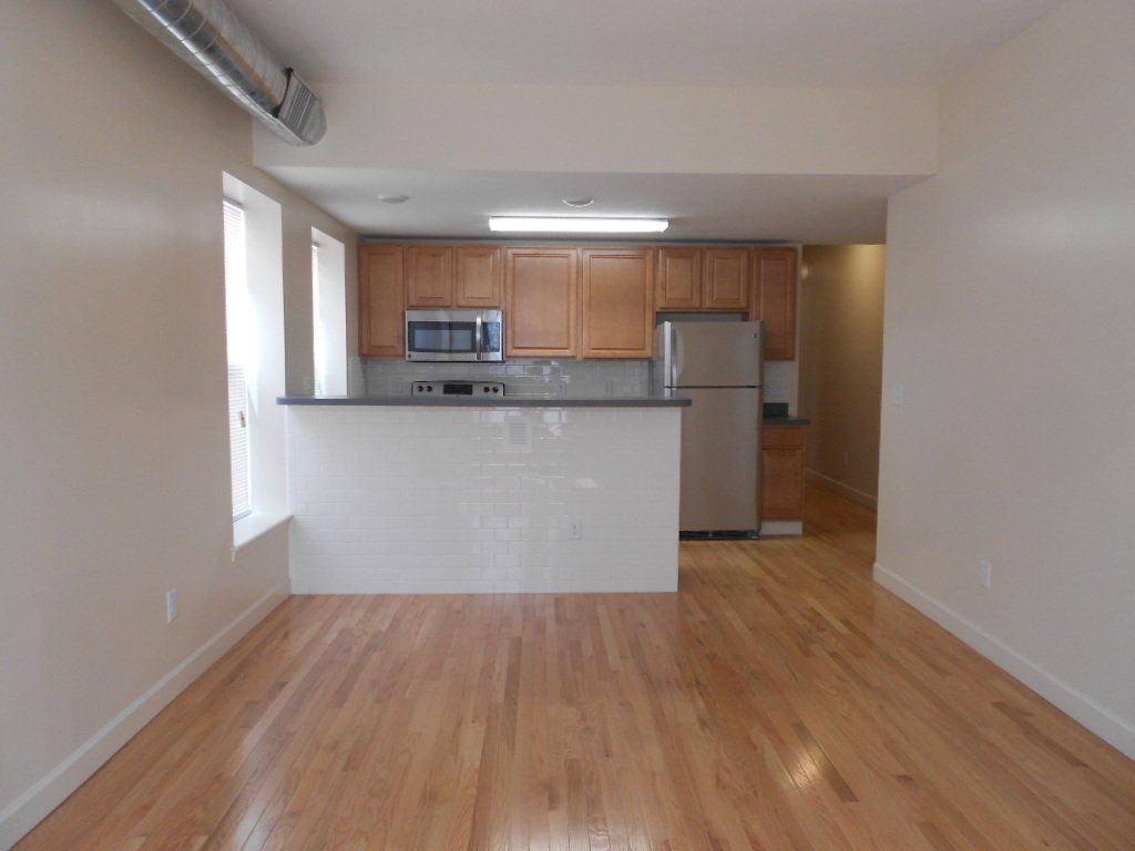 1509-1513 N. High St. - Kitchen and Living Room 02